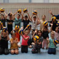Der Volleyballverein kommt in die Grundschule